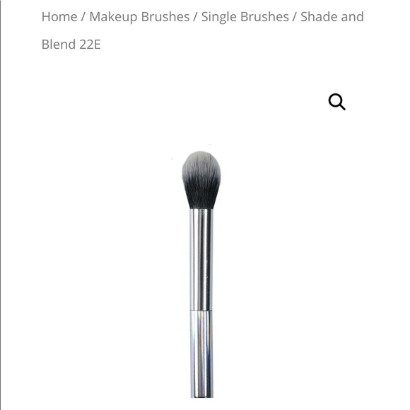 Farah 22E shade and blend makeup brush - Picture 3 of 8